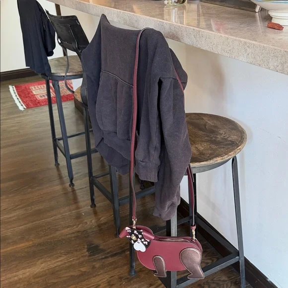 Beyond Adorable “KATE SPADE” Dog Crossbody Bag - Picture 1 of 10